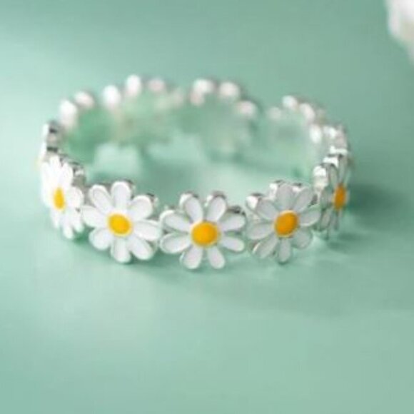 Sterling Silver Daisy Flower Adjustable Ring - Picture 3 of 7